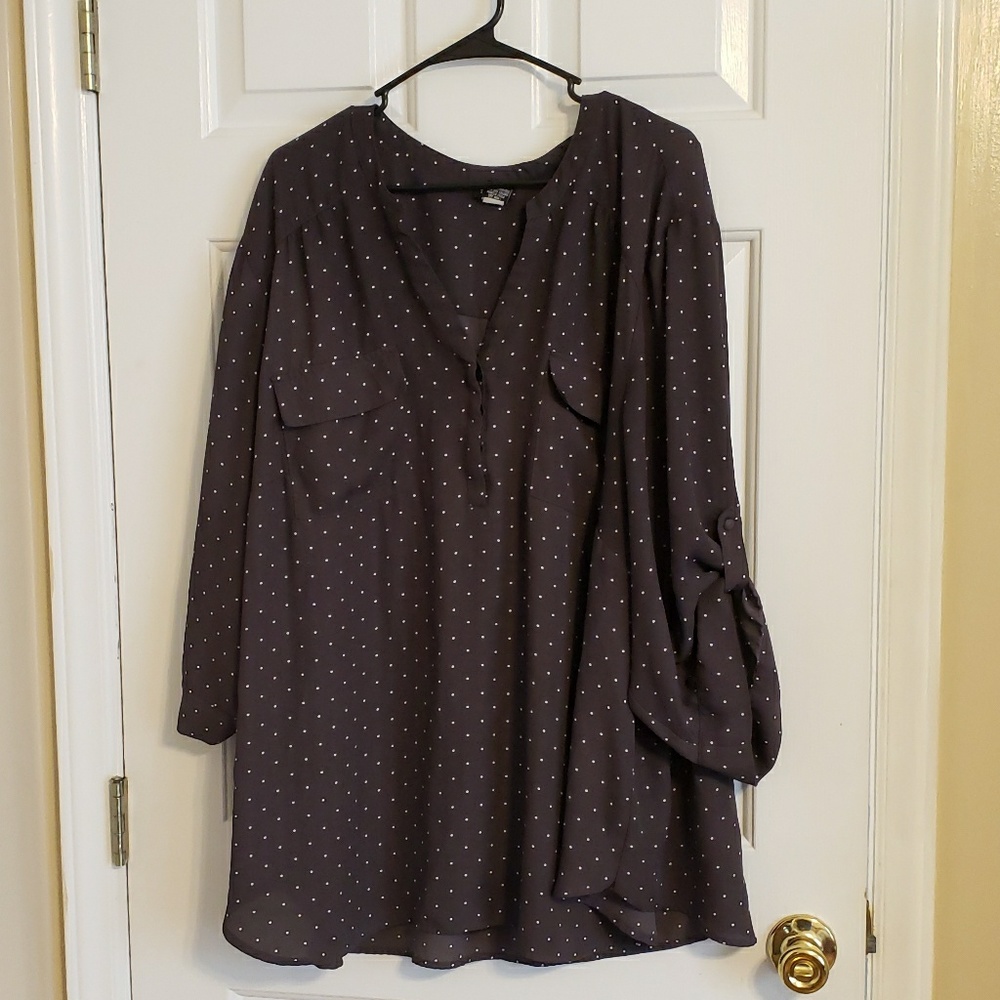 🍍Torrid Grey Polka Dot Shirt🍍